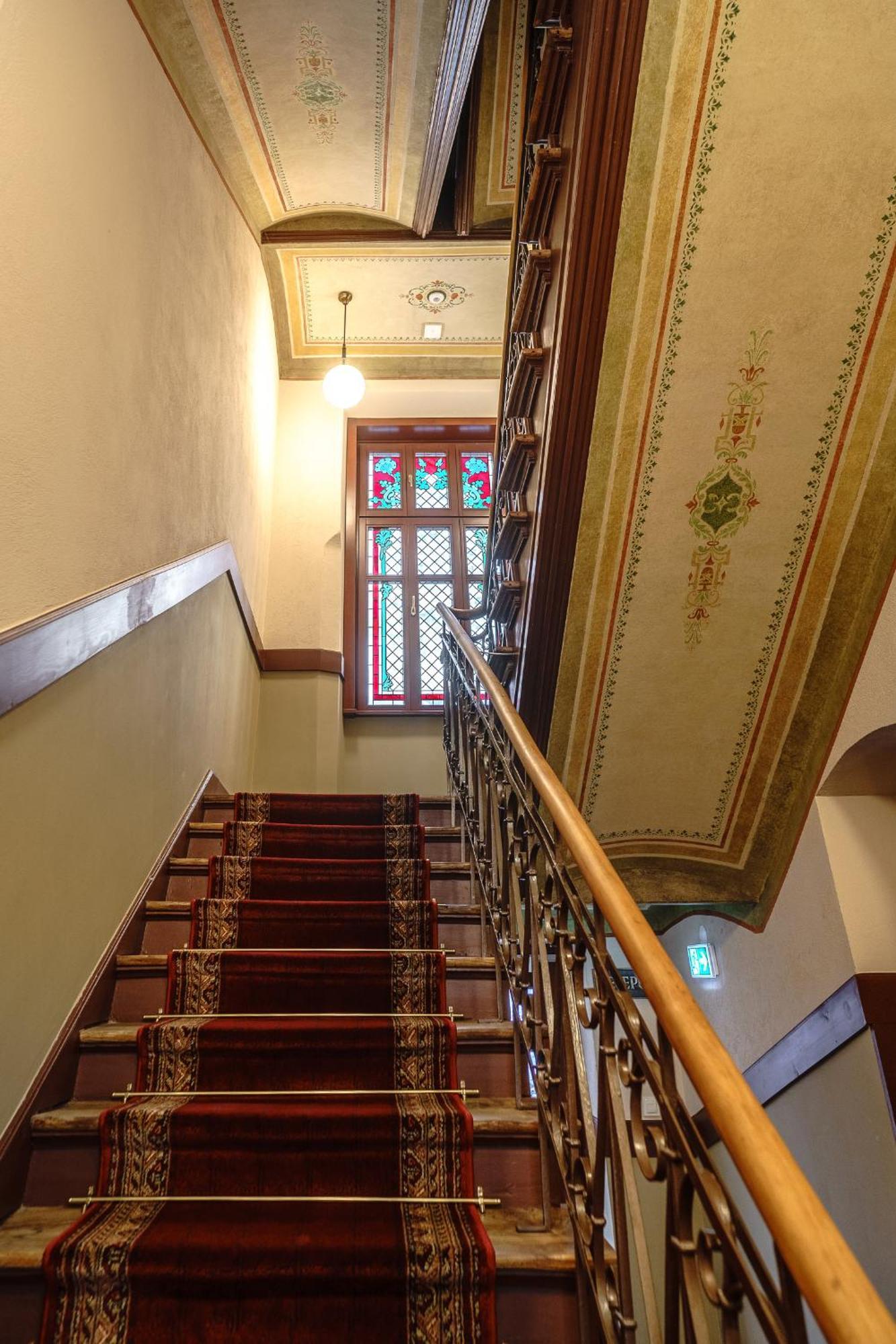 Old Town Ac Apartments Main Raiway Station Krakau Exterior foto