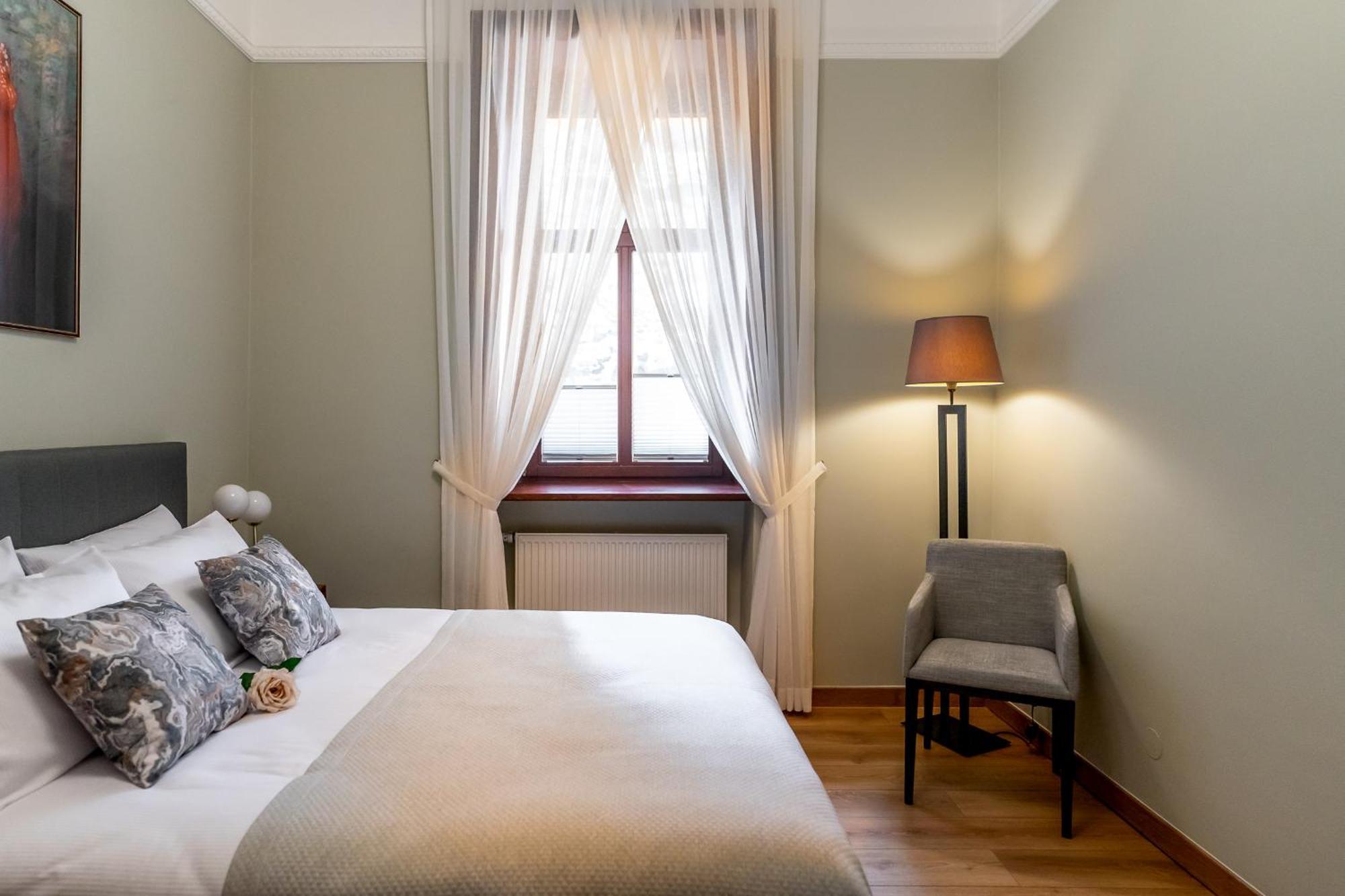 Old Town Ac Apartments Main Raiway Station Krakau Exterior foto
