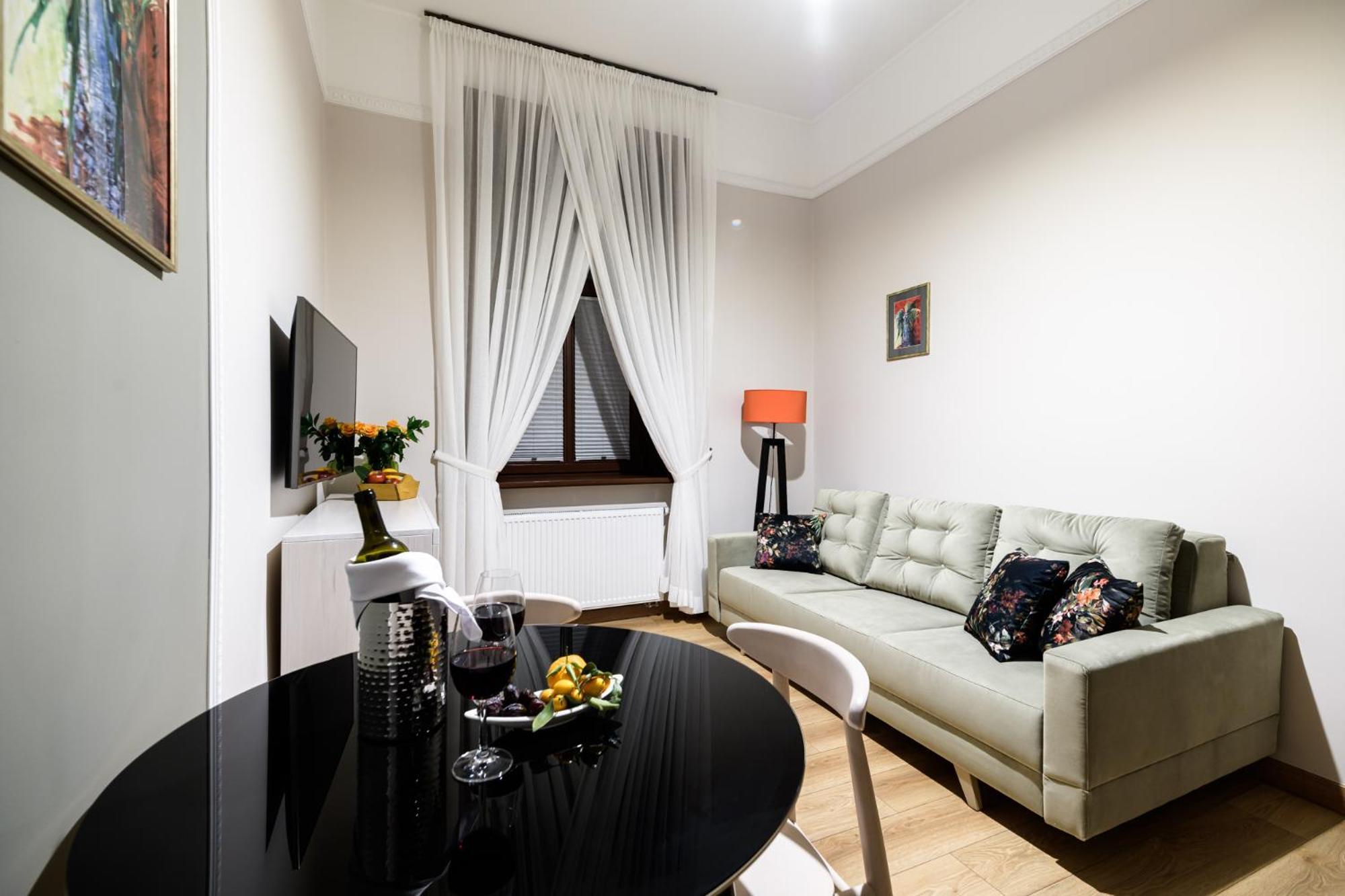 Old Town Ac Apartments Main Raiway Station Krakau Exterior foto