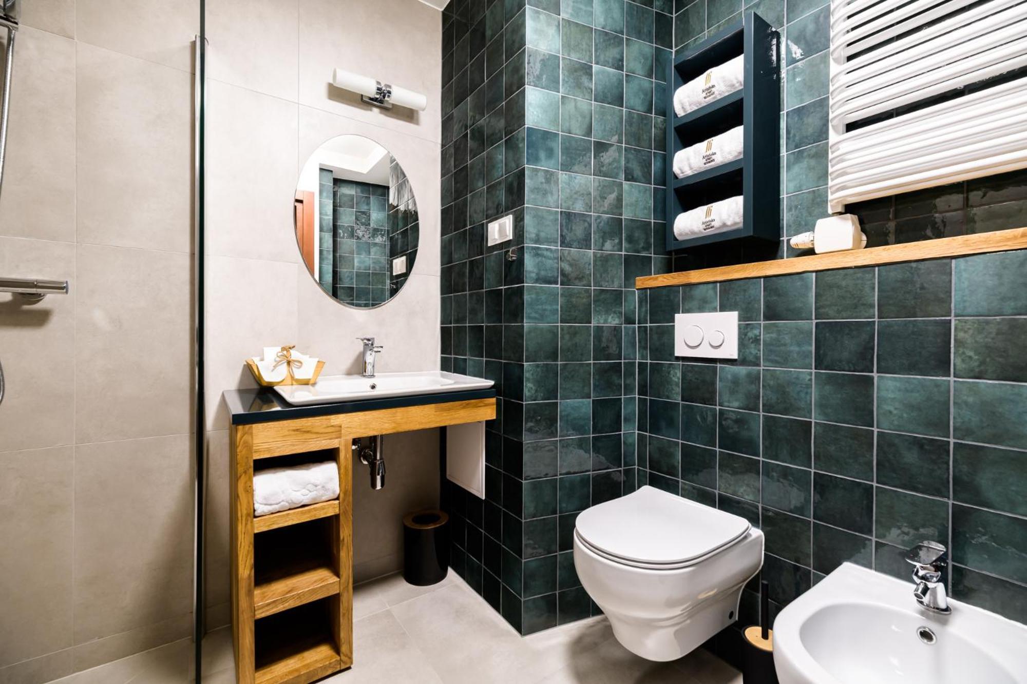 Old Town Ac Apartments Main Raiway Station Krakau Exterior foto