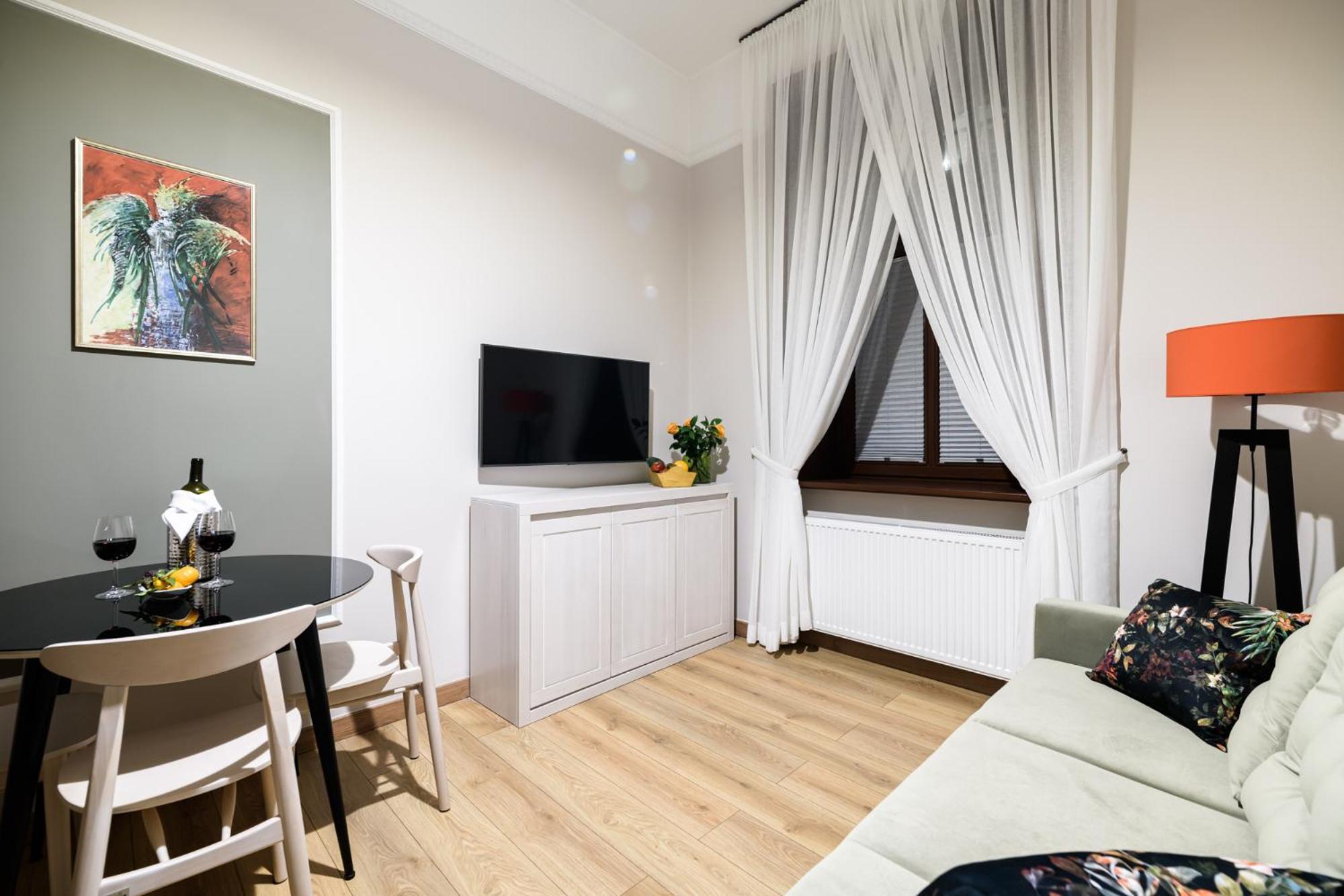 Old Town Ac Apartments Main Raiway Station Krakau Exterior foto