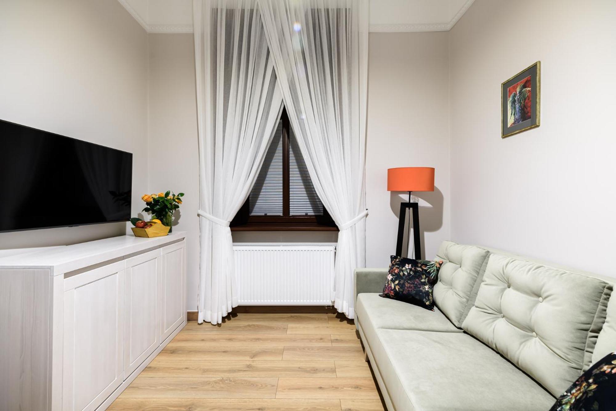 Old Town Ac Apartments Main Raiway Station Krakau Exterior foto